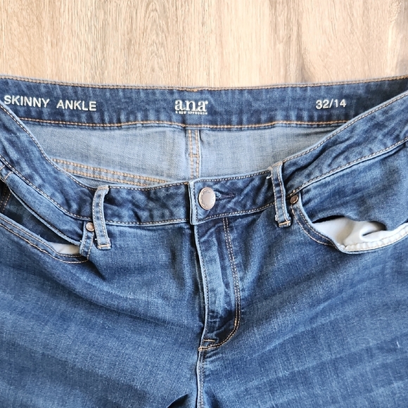 a.n.a Women's Skinny Jeans in Dark Blue Wash - Picture 2 of 7